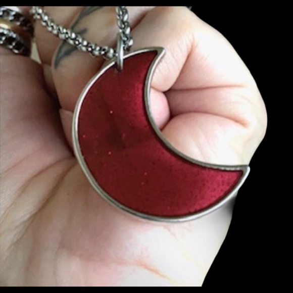 Red epoxy & glitter resin crecent moon necklace - Picture 3 of 10